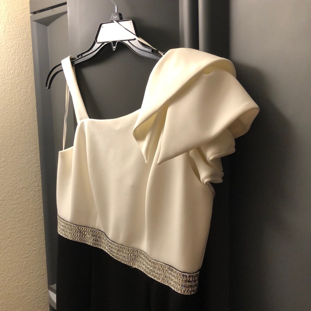 Dress party